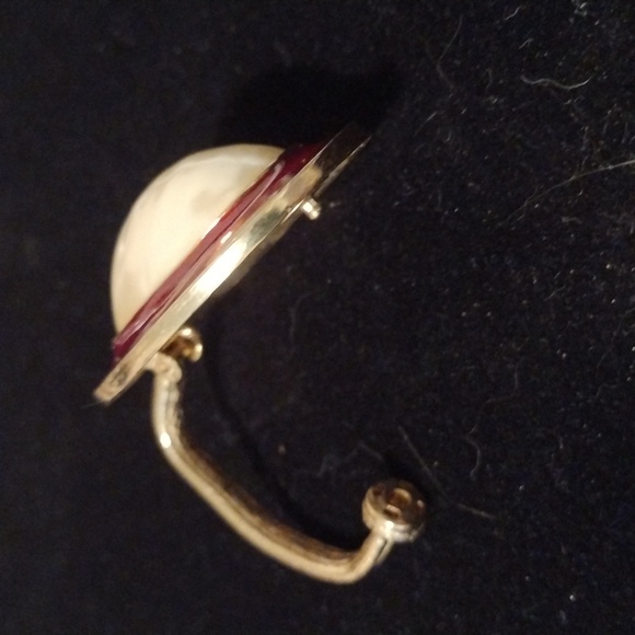 Elegant faux pearl & red enamel in gold tone scarf ring - Picture 3 of 3